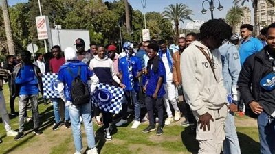 جماهير الهلال تبدأ التجمع استعدادا لحضور مباراة الأهلي (صور) 