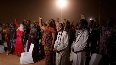 صلاة وإفطار جماعي للمسلمين والمسيحيين ببوركينا فاسو (صور)