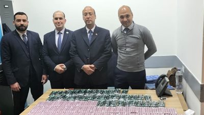 ضبط محاولتي تهريب مستحضرات تجميل وكبسولات مخدرة بمطار القاهرة