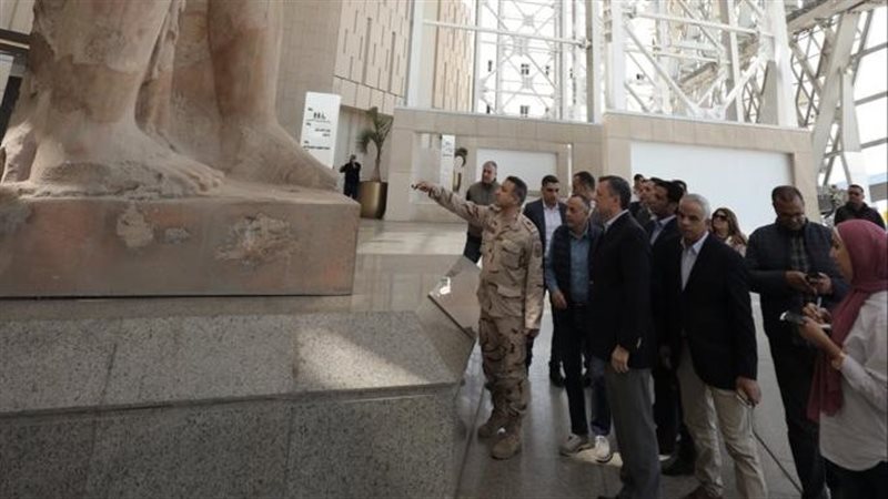 وزير السياحة والآثار