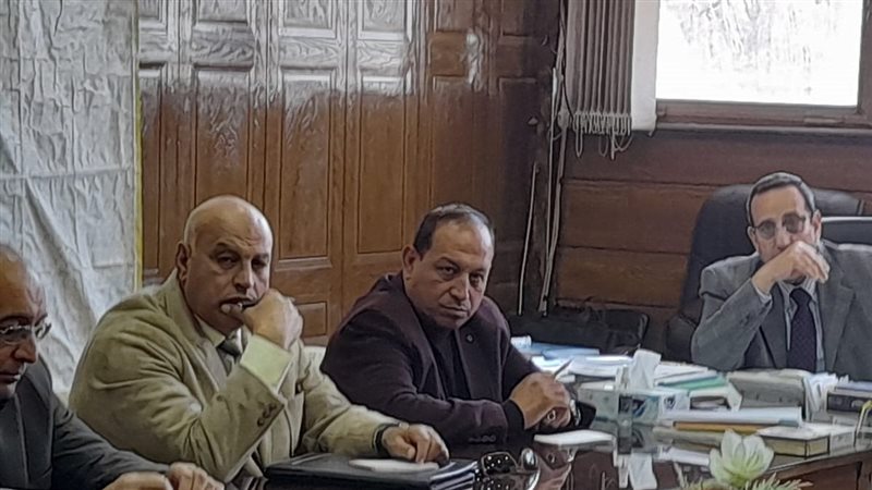 جانب من اجتماع المحافظ