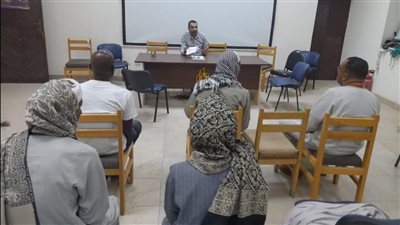  محاضرة بثقافة الأقصر بعنوان نماذج مشرفة من قريتنا