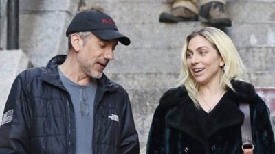 ليدي جاجا، تصور مشاهد على سلالم حي برونكس الشهيرة (صور)