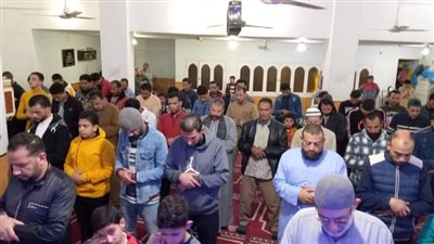 إقبال المصلين على مساجد الإسكندرية في الليلة الحادية عشرة من رمضان 