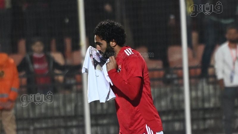 حسين الشحات، فيتو