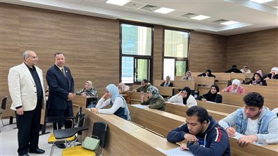 رئيس الجامعة يتابع اختبارات منتصف الفصل الدراسي الثاني