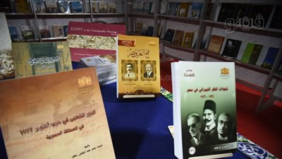 الكتابان الأرخص والأغلى في معرض فيصل الرمضاني (صور) 