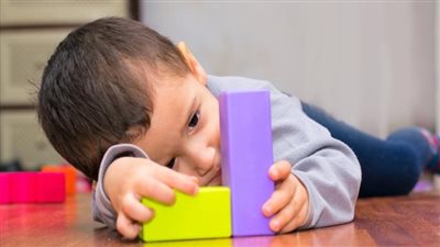 أهمها تأخر المهارات الحركية، أعراض التوحد عند الرضع والأطفال 