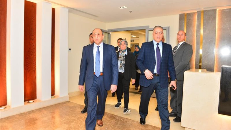 وزير الطيران بتابع