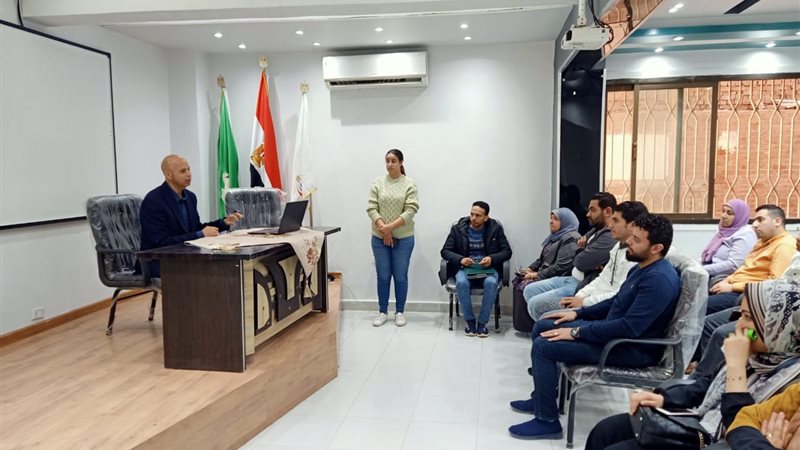 وكيل الوزارة يعقد