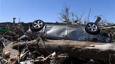 تداعيات العواصف الأمريكية.. عشرات القتلى والجرحى وانقطاع الكهرباء عن مئات الآلاف من المنازل (صور) 