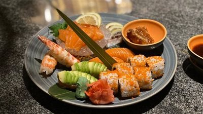 مطعم ياباني يفرض شرطا غريبا أثناء تناول الطعام