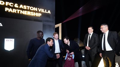 بمشاركة أنسي ساويرس.. زد يوقع اتفاقية شراكة مع أستون فيلا الإنجليزي (صور)