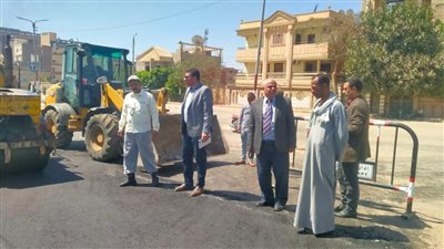 استمرار أعمال رصف ورفع كفاءة الطرق بمركزى ديرمواس وسمالوط بالمنيا