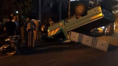 إصابة 15 شخصا في انقلاب سيارة ربع نقل على طريق المراشدة بقنا