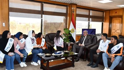 رئيس جامعة القناة يستقبل وفدا من اتحاد طلاب الإسماعيلية الأهلية الجديد