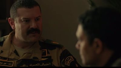 مشهد مؤثر لأحد أبطال الكتيبة 101 عقب بتر قدمه أثناء مواجهة التكفيريين (فيديو) 