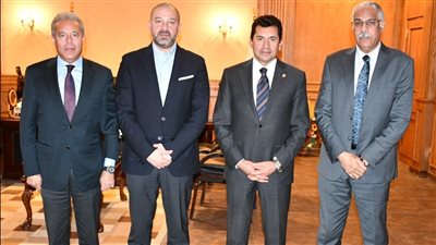 كواليس اجتماع وزير الرياضة ورئيسي اتحاد الكرة ورابطة الأندية لحل أزمة الفار 