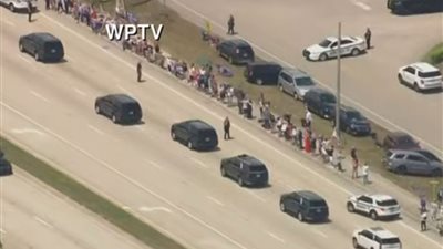 ترامب يتحرك في موكب هائل من فلوريدا إلى المطار لحضور محاكمته بنيويورك (صور)