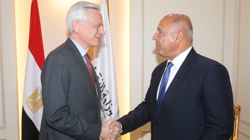 وزير النقل والسفير