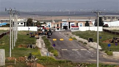 إصابة 16 موظفا بالمنطقة الحرة السورية الأردنية بعد استهداف حافلتهم