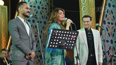 القصائد الدينية والمديح النبوي يضيئان سماء ساحة الهناجر (صور)