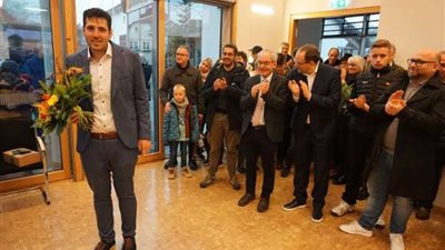 ريان الشبل، من هو اللاجئ السوري الشاب المنتخب لمنصب عمدة بلدة في ألمانيا (فيديوجراف)