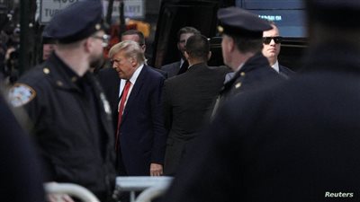 قبل تسليم نفسه، تسريب لائحة اتهام ترامب، وأجهزة تتبع خط سيره