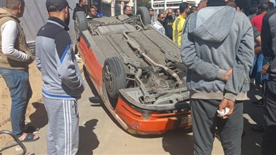 انقلاب سيارة تاكسي في الإسماعيلية وإصابة سائقها (صور) 