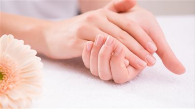 ماسكات طبيعية للعناية بيديك وأظافرك خلال شهر رمضان 