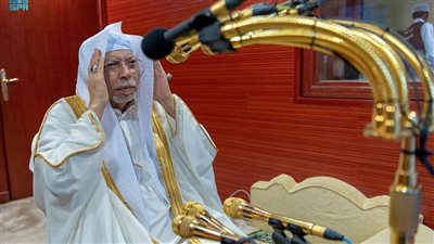 قصة الشيخ علي أحمد ملا مؤذن الحرم منذ 45 عاما 