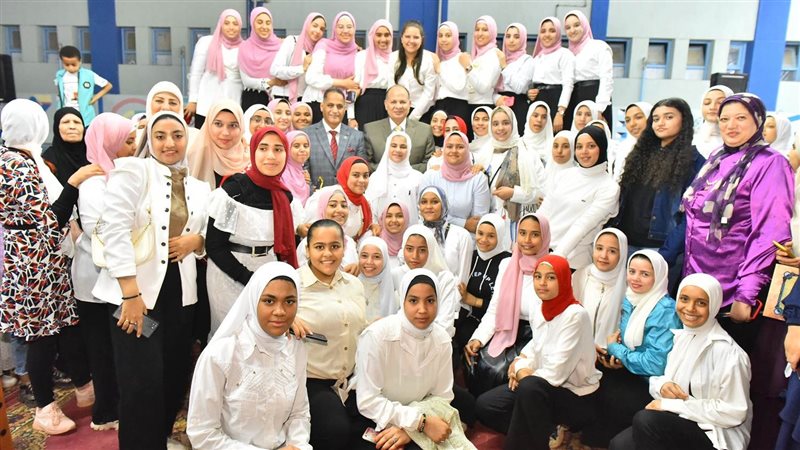 محافظ أسيوط يكرم