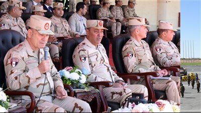 رئيس الأركان يشهد بيانًا عمليًا للمهارة فى الميدان لأحد تشكيلات المنطقة الشمالية العسكرية