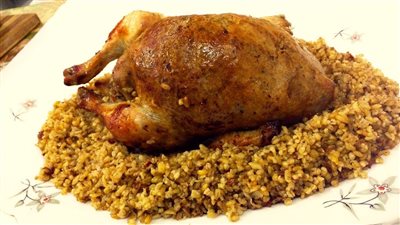 طريقة عمل صينية الفراخ بالفريك من مطبخ الشيف نجلاء الشرشابي (فيديو)