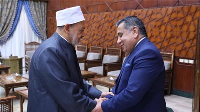 في 10 رسائل مباشرة شيخ الأزهر يبرئ الدين من اتهامات صناعة الحروب والصراعات في العالم 