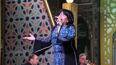 فاطمة محمد علي تتألق بأغاني الزمن الجميل على مسرح ساحة الهناجر (صور)