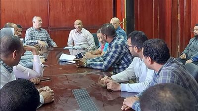 رئيس مركز إسنا بالأقصر يتابع مشروعات حياة كريمة 