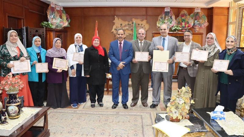 تكريم القائمين على