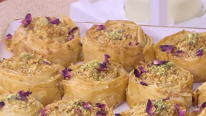 وردات البقلاوة بالبندق،