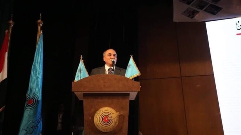 الكاتب الصحفي عبد