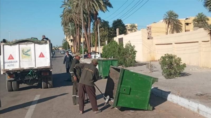 رفع القمامة بالمحافظة؛