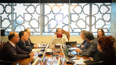 وزيرة البيئة تبحث نتائج استخدام مادة EM فى معالجة الصرف الصناعي