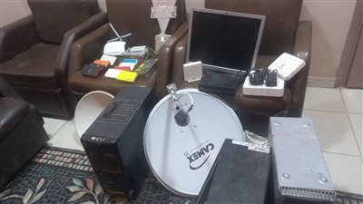 ضبط محطة بث تليفزيونى محل بيع مستلزمات كسر الشفرة بدون ترخيص بالقاهرة