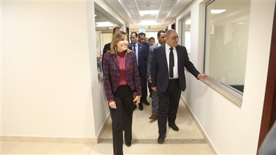 وزيرة الثقافة تتفقد سير العمل بمقر الوزارة بالعاصمة الإدارية الجديدة