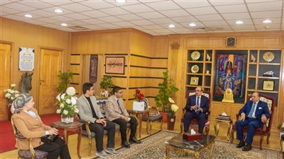 رئيس جامعة المنصورة يكرم الفريق المشارك في مسابقة هواوي لتكنولوجيا المعلومات