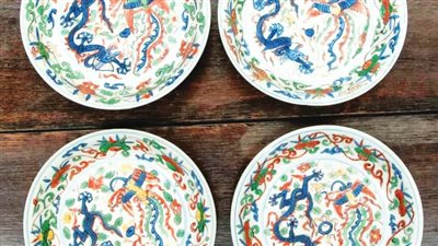 بريطانيان يتفاجآن بقيمة أواني خزف والدتهما