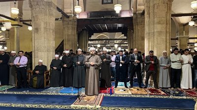 المصلون في الجامع الأزهر يتضرعون إلى الله بنصرة المرابطين في الأقصى 