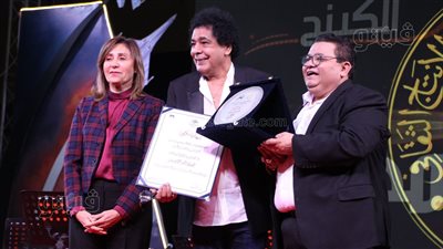 الإنتاج الثقافي يكرم محمد منير في حفل ذكرى العاشر من رمضان (فيديو وصور)