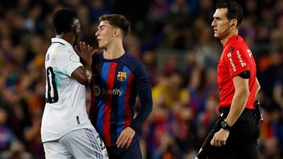 تشافي للاعبي برشلونة بعد الهزيمة من الريال: لا وقت للندم 