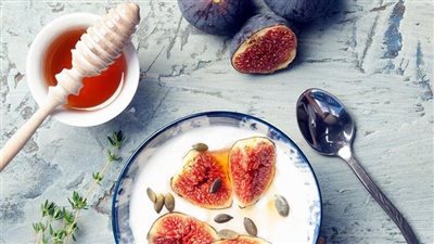 طريقة عمل زبادى بالفاكهة المجففة (فيديو)